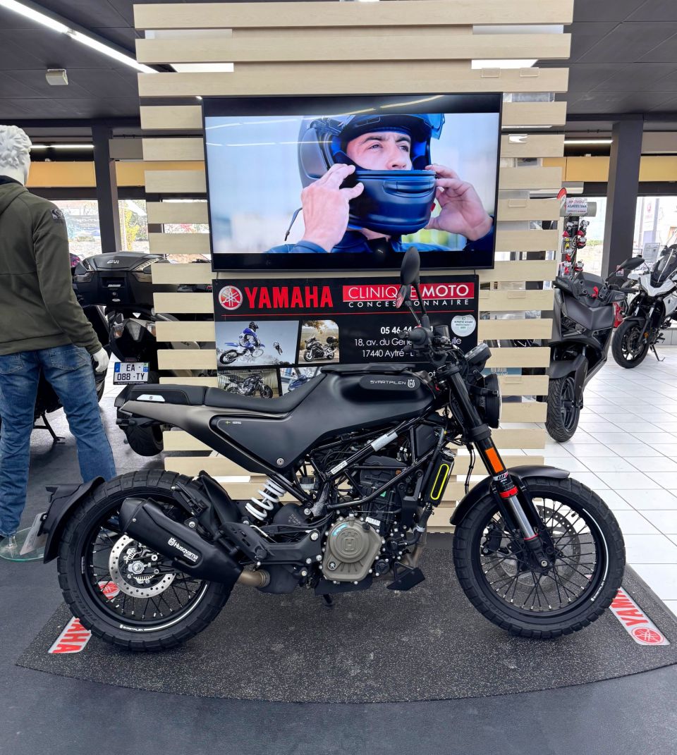 HUSQVARNA SVARTPILEN 125 ABS 0