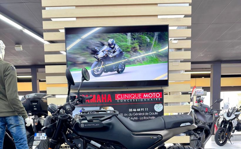 HUSQVARNA SVARTPILEN 125 ABS 2