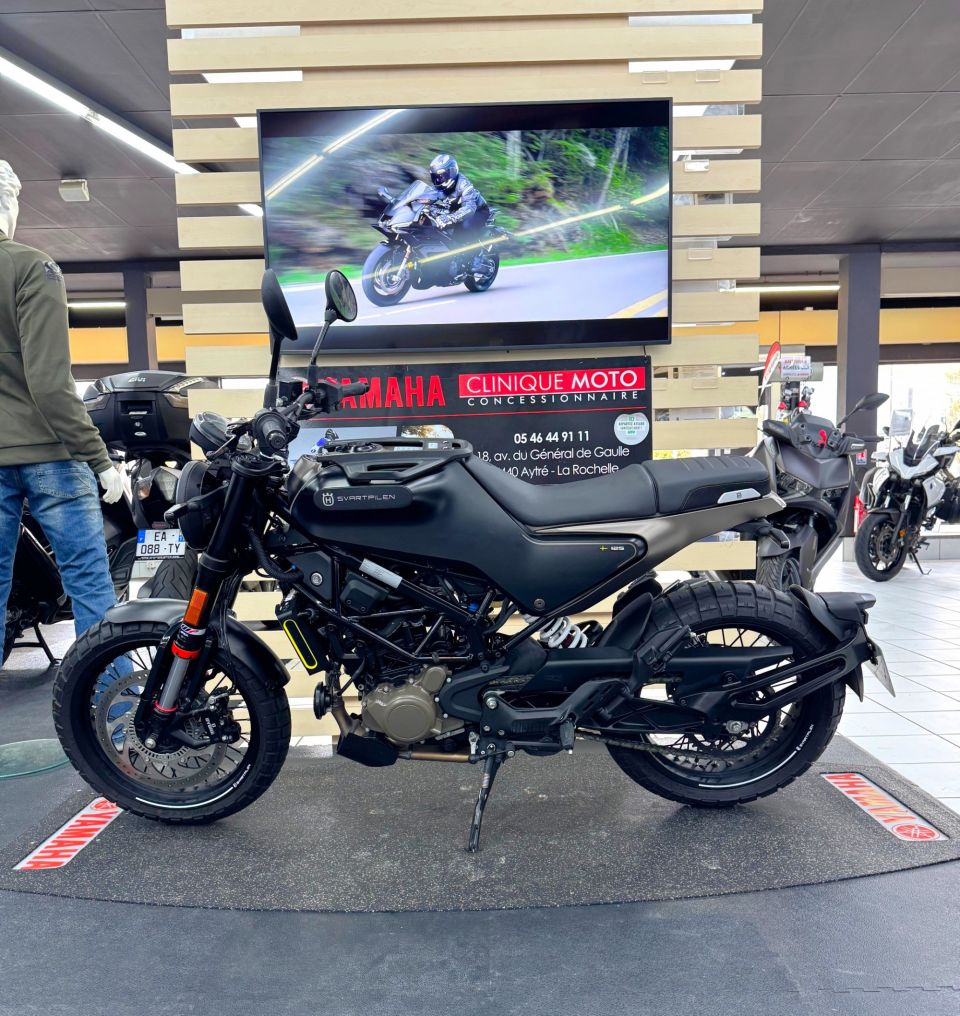HUSQVARNA SVARTPILEN 125 ABS 2