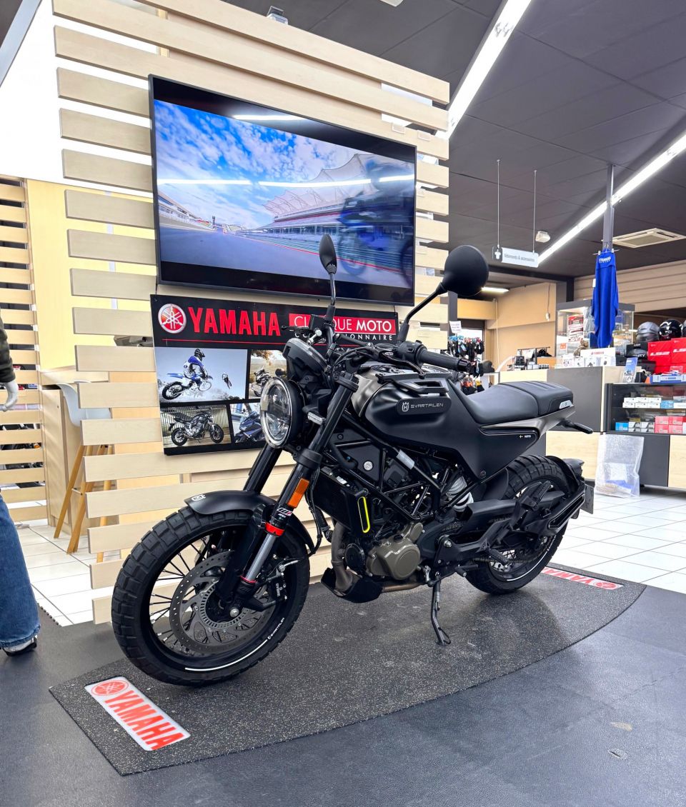 HUSQVARNA SVARTPILEN 125 ABS 3