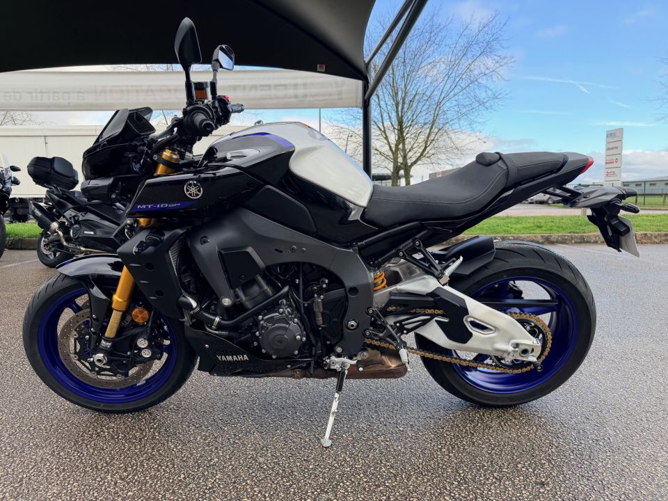 YAMAHA MT-10 SP 3