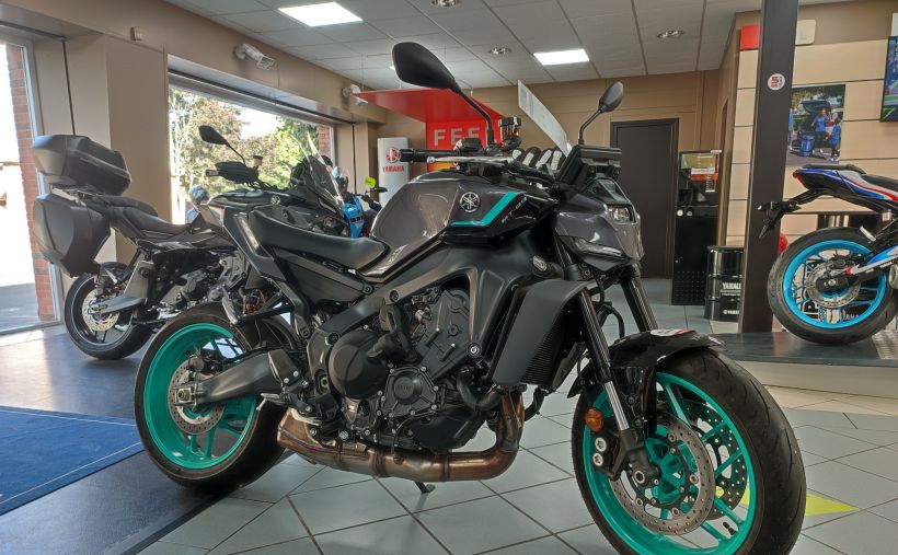 YAMAHA MT-09  Y-AMT 0