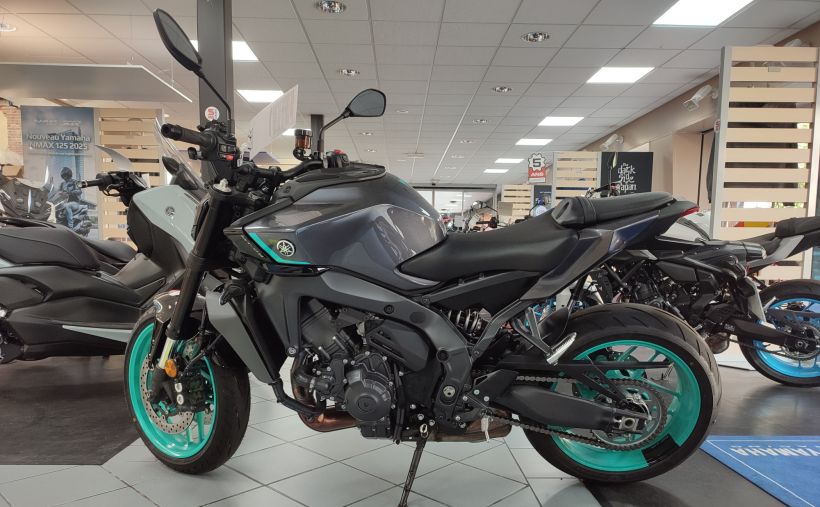 YAMAHA MT-09  Y-AMT 12