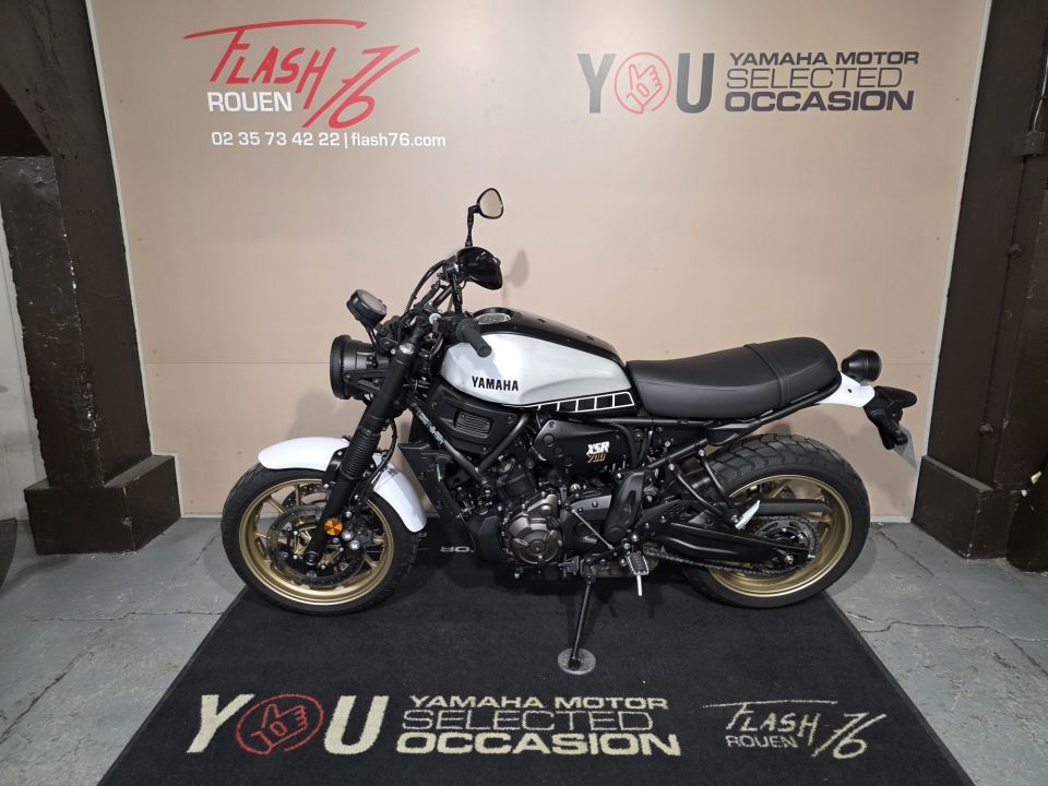 YAMAHA XSR 700 LEGACY 1