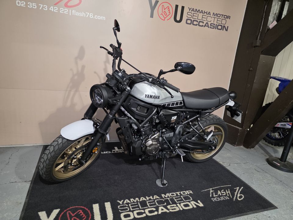 YAMAHA XSR 700 LEGACY 4