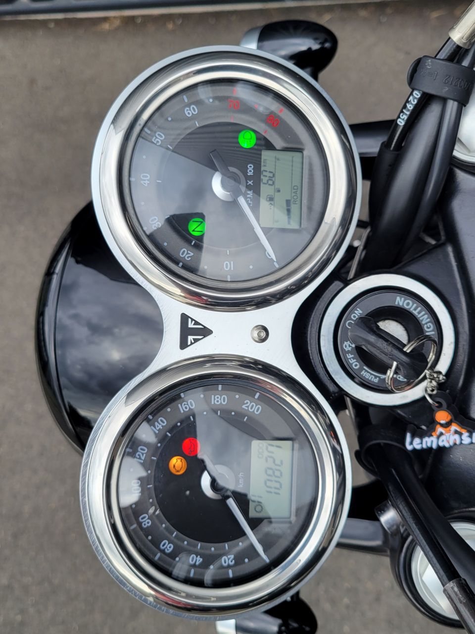 TRIUMPH Bonneville T120 Black 15