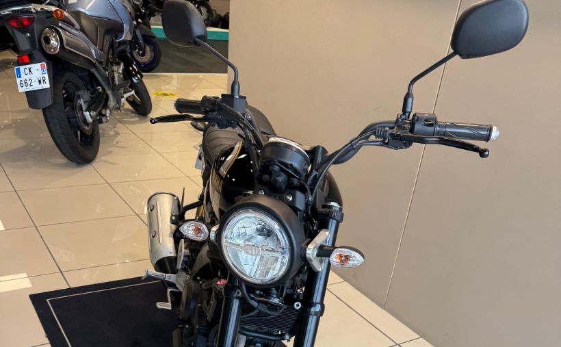 YAMAHA XSR 125 Legacy 3