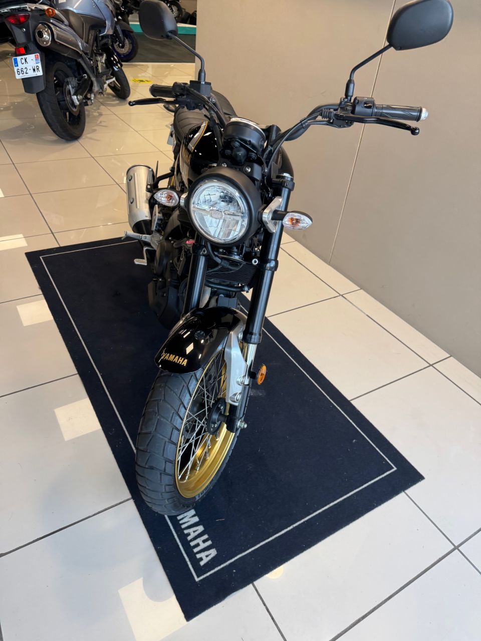 YAMAHA XSR 125 Legacy 6