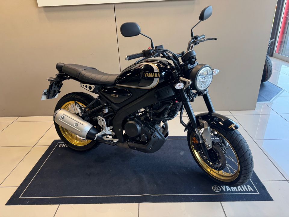 YAMAHA XSR 125 Legacy 8