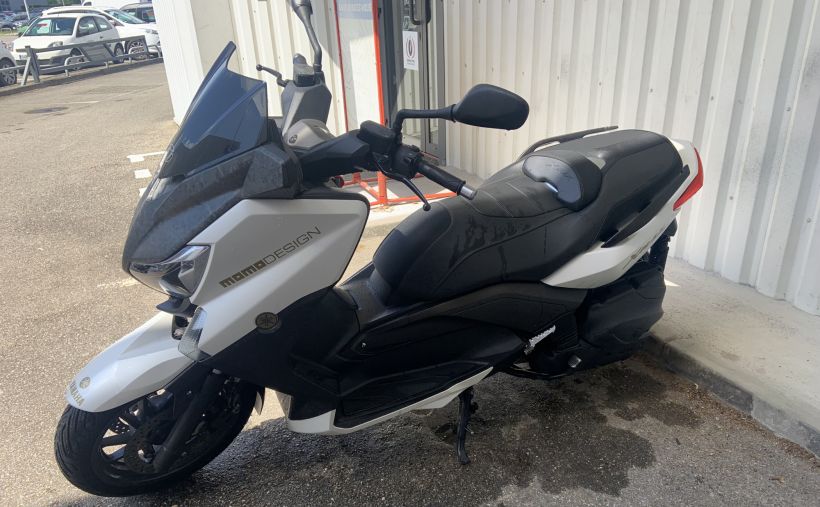 YAMAHA XMAX 400 0