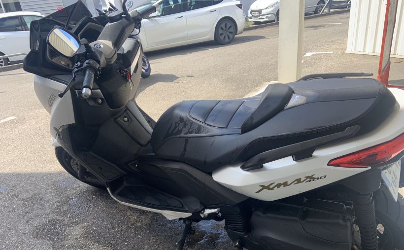 YAMAHA XMAX 400 1