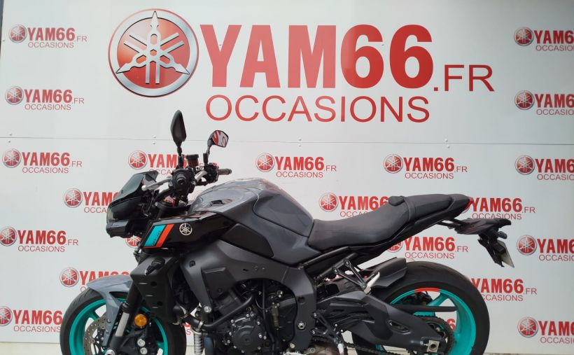 YAMAHA MT-10 3