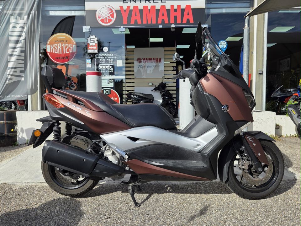 YAMAHA XMAX 300 0