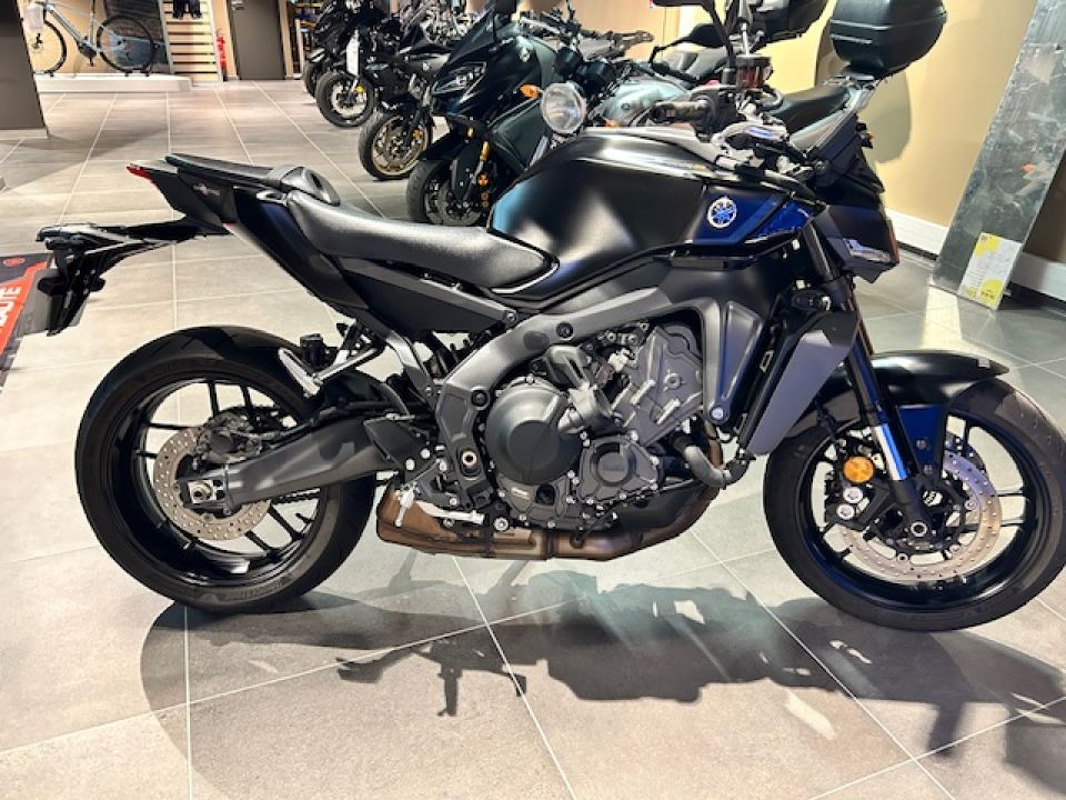 YAMAHA MT-09  Y-AMT 0