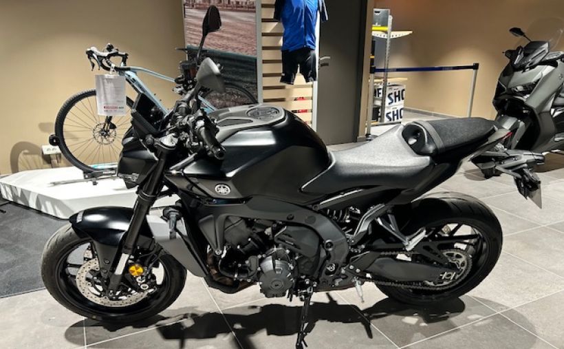 YAMAHA MT-09  Y-AMT 1