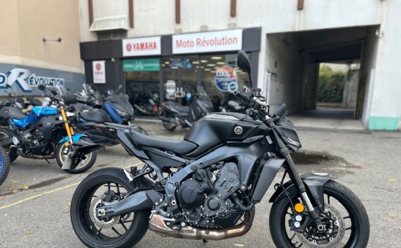 YAMAHA MT-09  Y-AMT 4