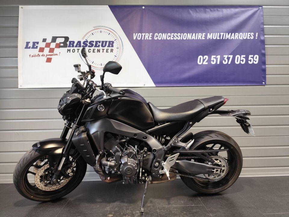 YAMAHA MT-09 6