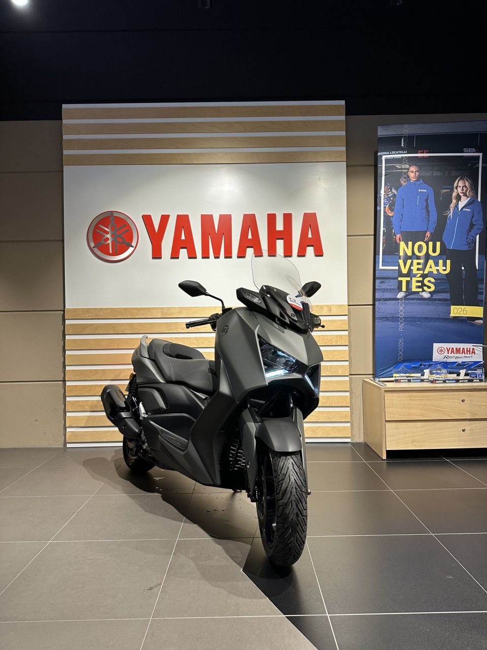 YAMAHA XMAX 300 0