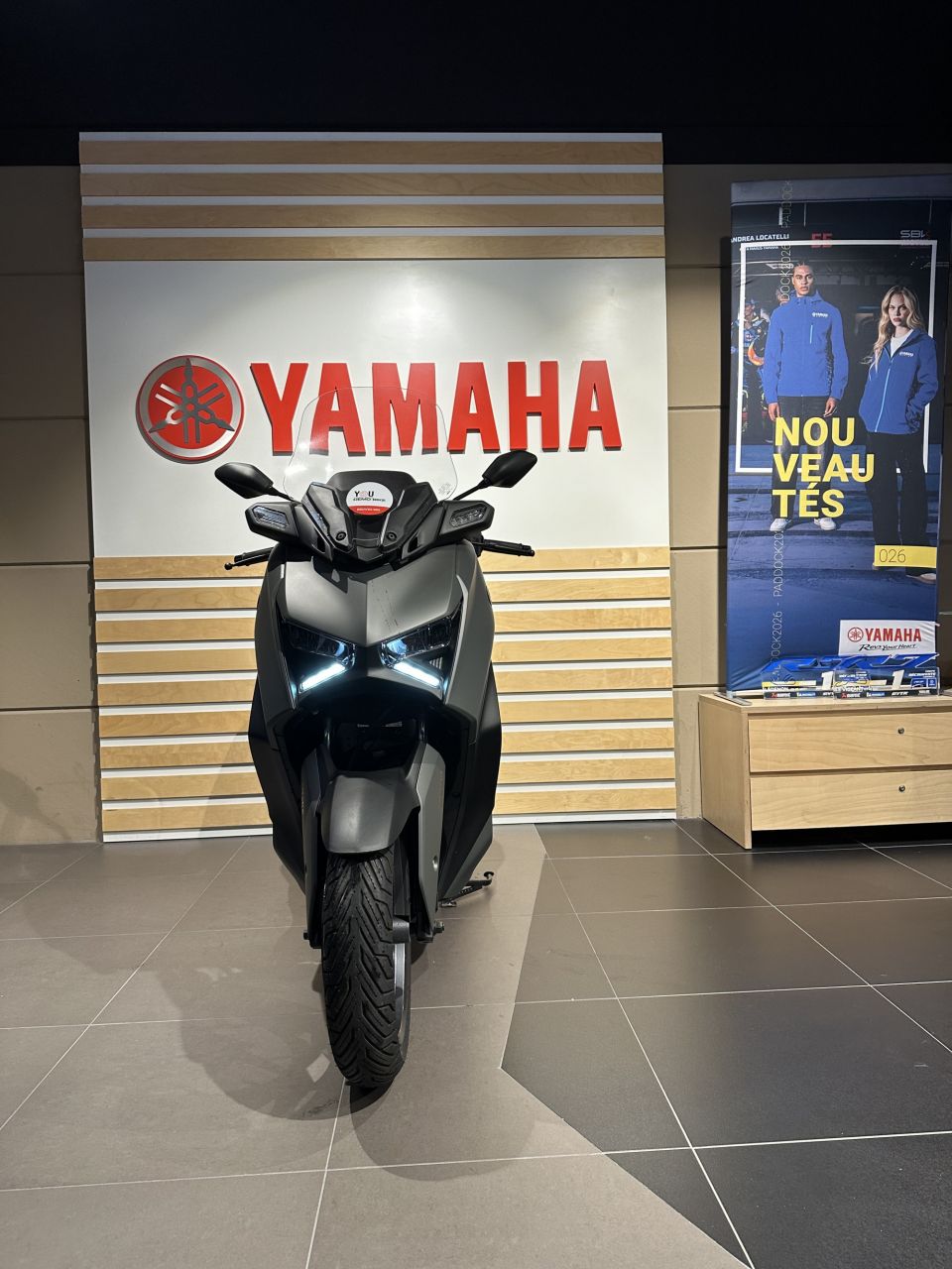 YAMAHA XMAX 300 2