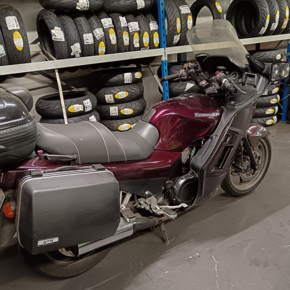 KAWASAKI GTR 4