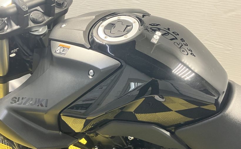 SUZUKI GSX-8S 8