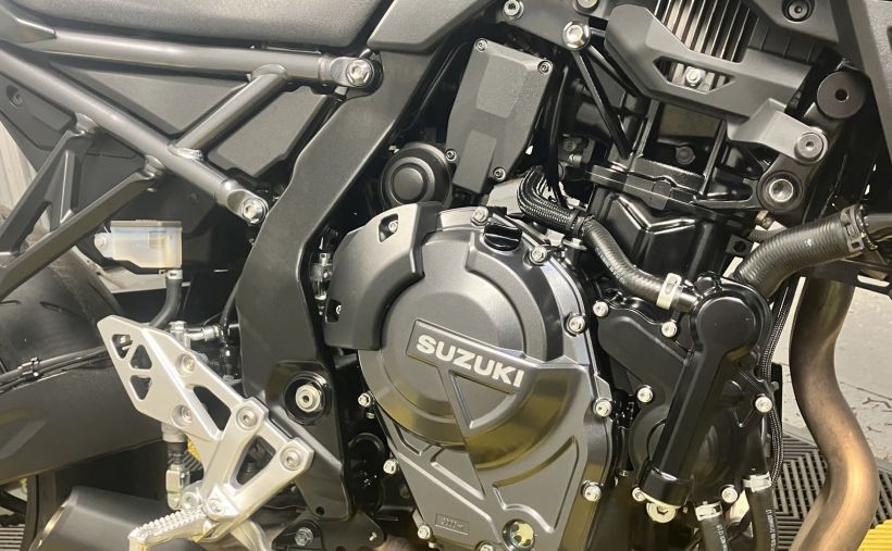 SUZUKI GSX-8S 10