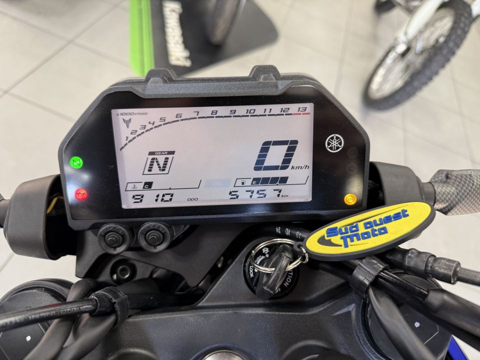 YAMAHA MT-03 18