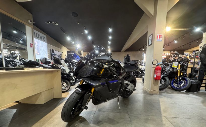 YAMAHA YZF 1000 R1 M 2