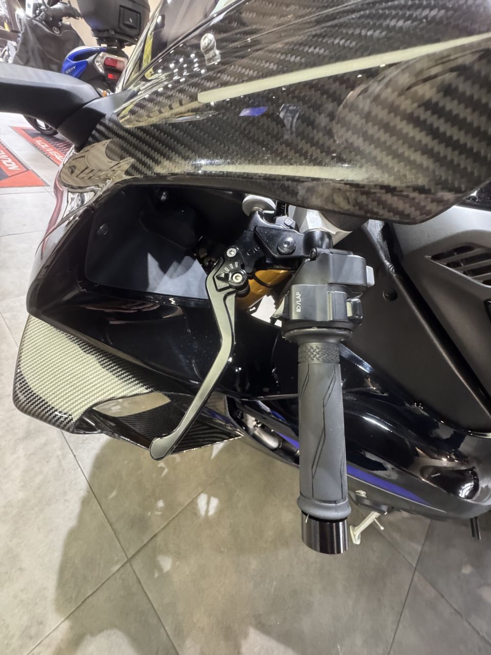 YAMAHA YZF 1000 R1 M 8