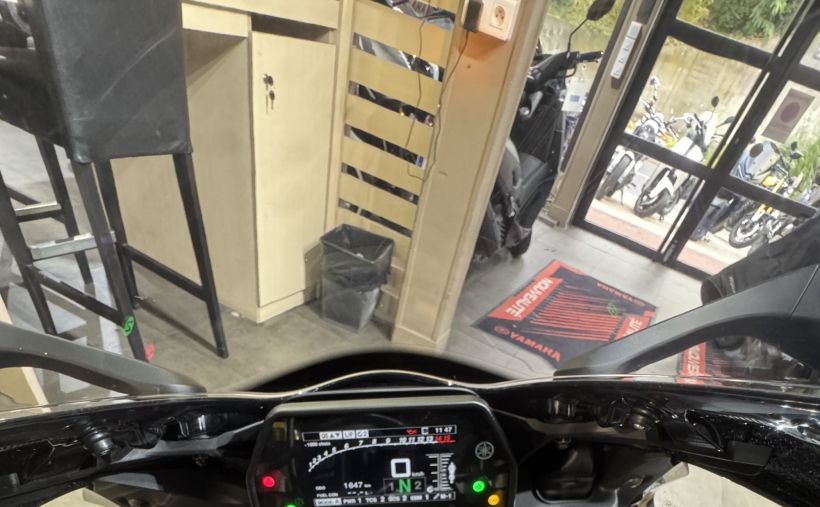 YAMAHA YZF 1000 R1 M 9