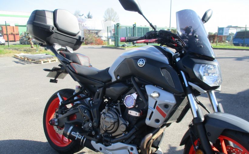 YAMAHA MT-07 3