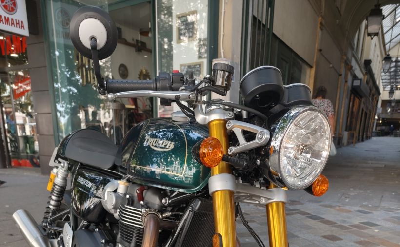 TRIUMPH THRUXTON 1200 1
