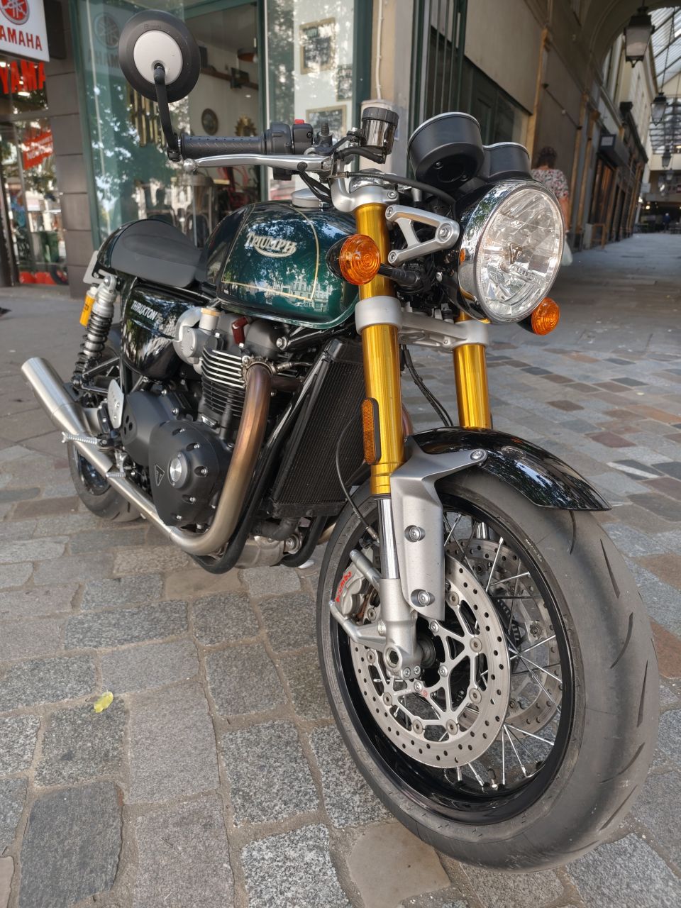 TRIUMPH THRUXTON 1200 1