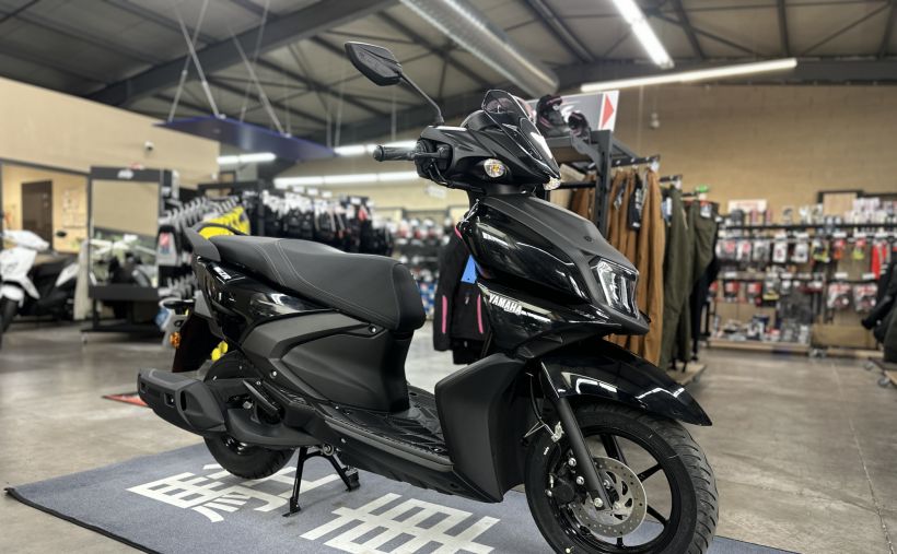 YAMAHA RayZR 125 8