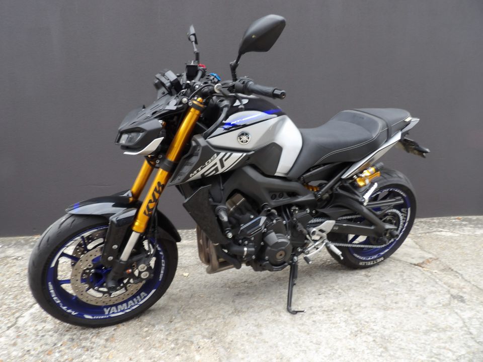 YAMAHA MT-09 SP 6