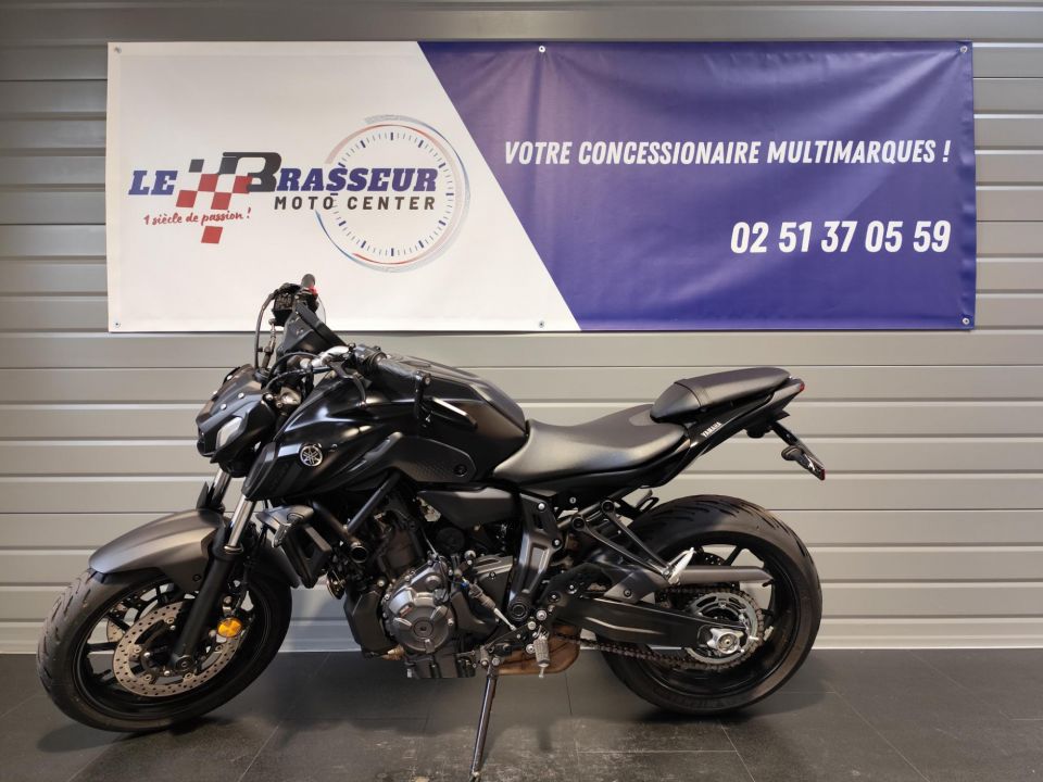YAMAHA MT-07 6