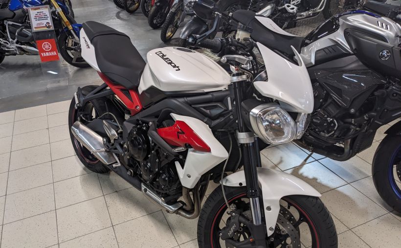 TRIUMPH STREET TRIPLE 675 R 5