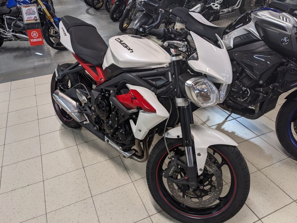 TRIUMPH STREET TRIPLE 675 R 40