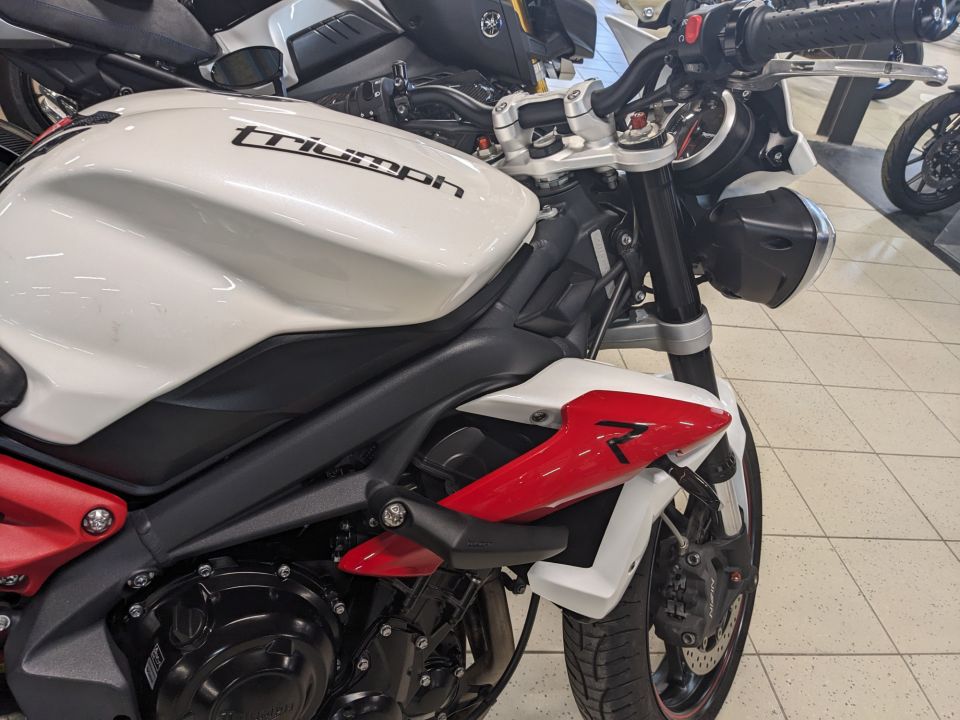 TRIUMPH STREET TRIPLE 675 R 50