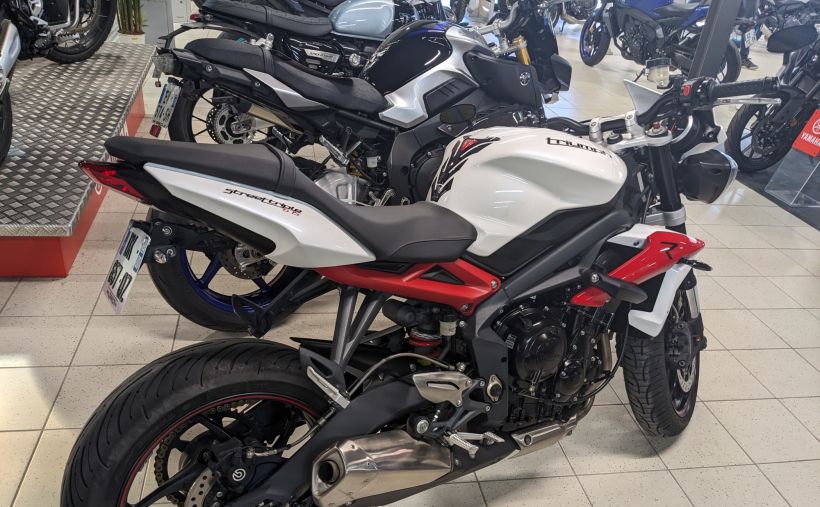 TRIUMPH STREET TRIPLE 675 R 1
