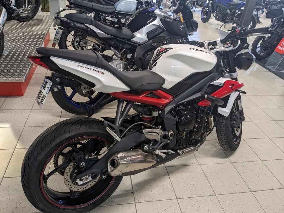 TRIUMPH STREET TRIPLE 675 R 10