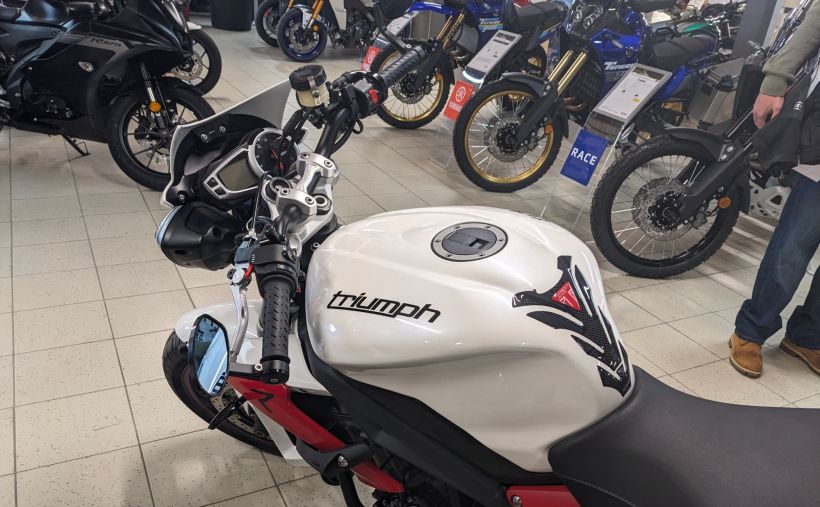 TRIUMPH STREET TRIPLE 675 R 3