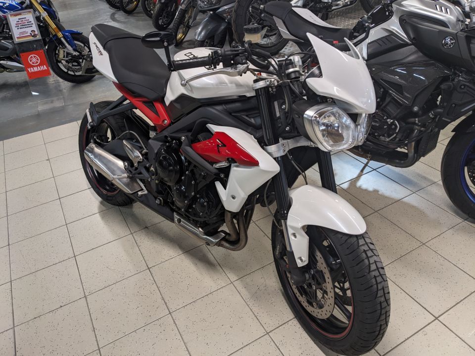 TRIUMPH STREET TRIPLE 675 R 20