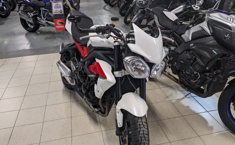 TRIUMPH STREET TRIPLE 675 R 6