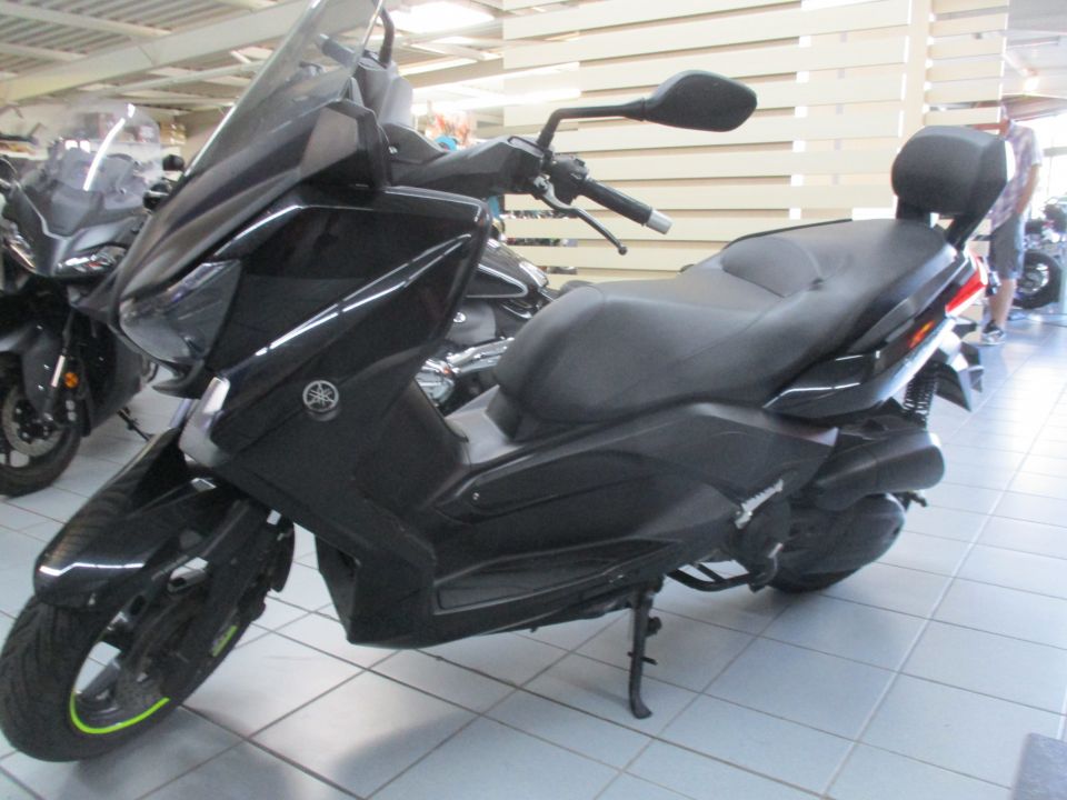 YAMAHA XMAX 125 10