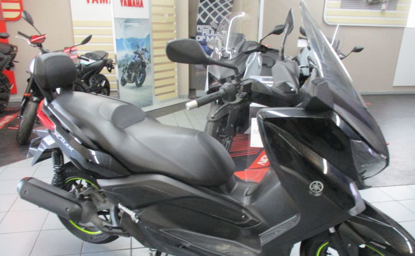 YAMAHA XMAX 125 3