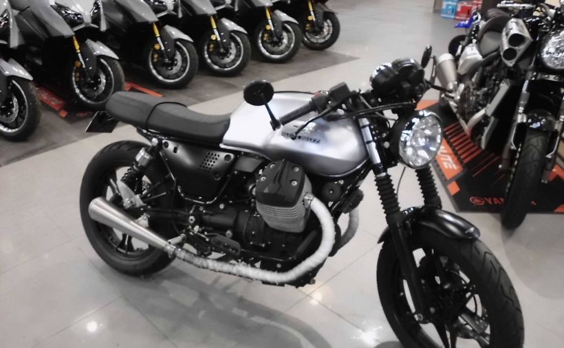 MOTO GUZZI V7 CAFE CLASSIC 0