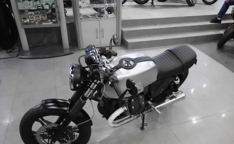 MOTO GUZZI V7 CAFE CLASSIC 1