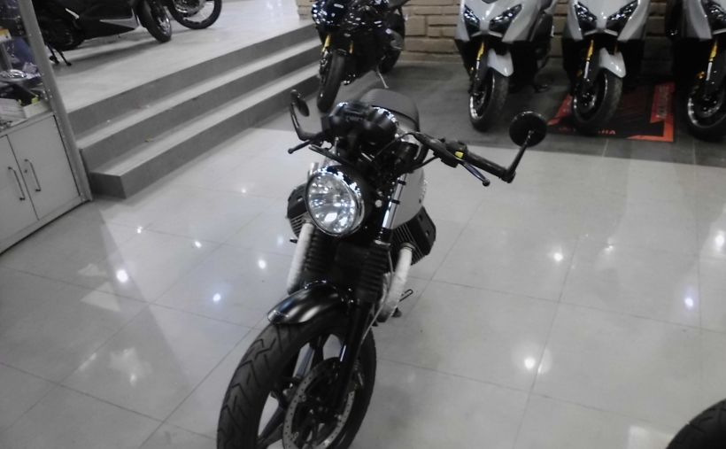 MOTO GUZZI V7 CAFE CLASSIC 2