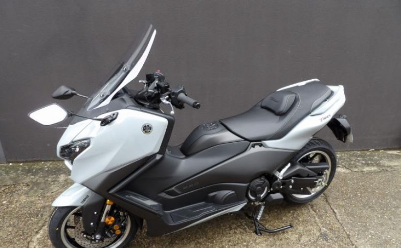 YAMAHA XP T-MAX 560 TECH MAX 4